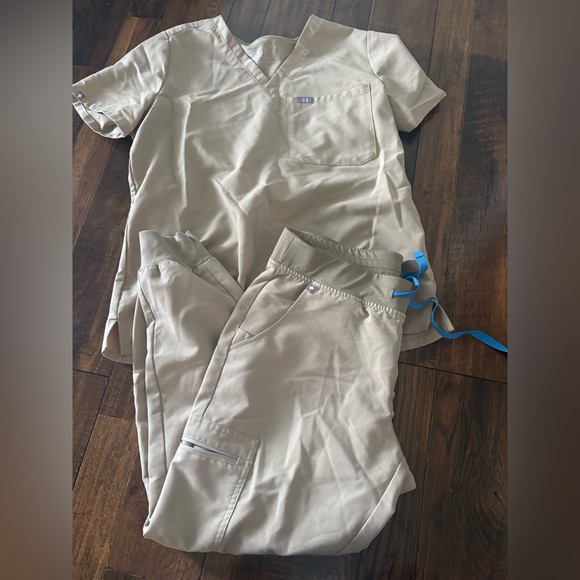 Figs Tops - Figs tan scrub set